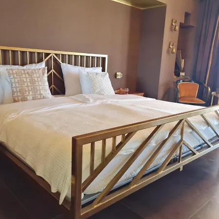 Alto Apartment *